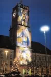 Lichteffekt mit Scannern am Rathaus